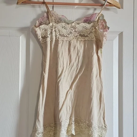 Lily White Floral Lace Trim Cami Top – Size M - Picture 4 of 4